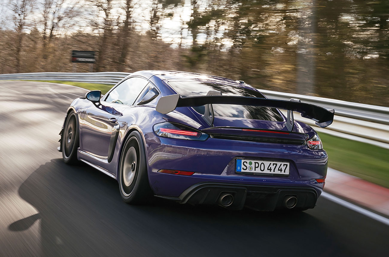 Porsche 718 Cayman GT4 RS Manthey Racing Conduciendo