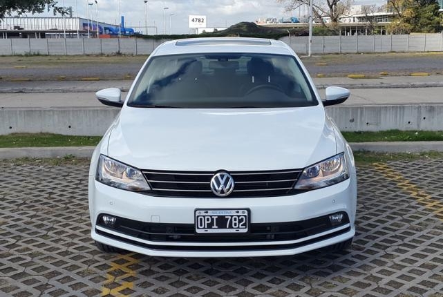 Test: Volkswagen Vento 2.5 Tiptronic Luxury - Conduciendo.com